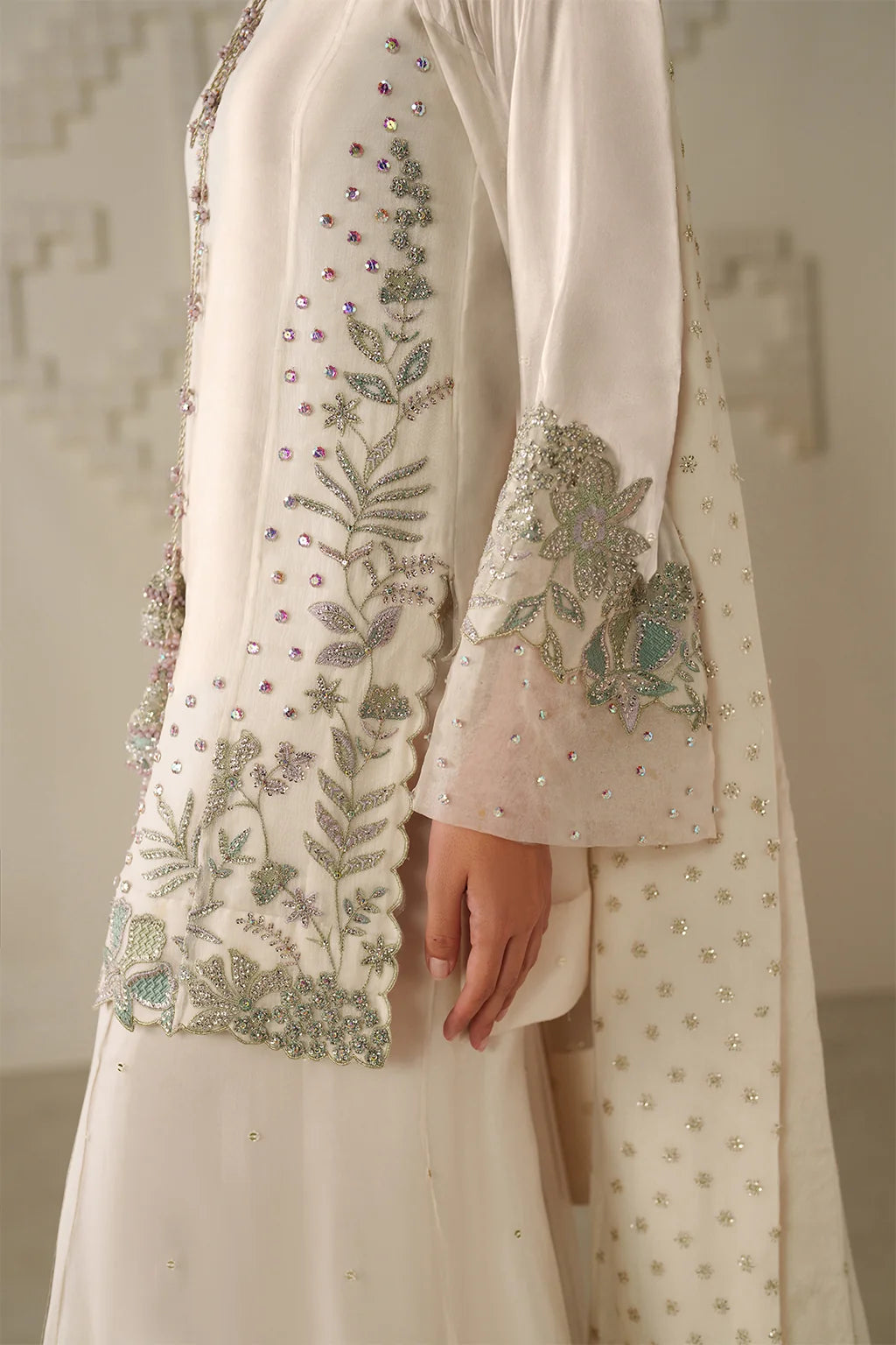 UE-620 Embroidered Ramen Silk