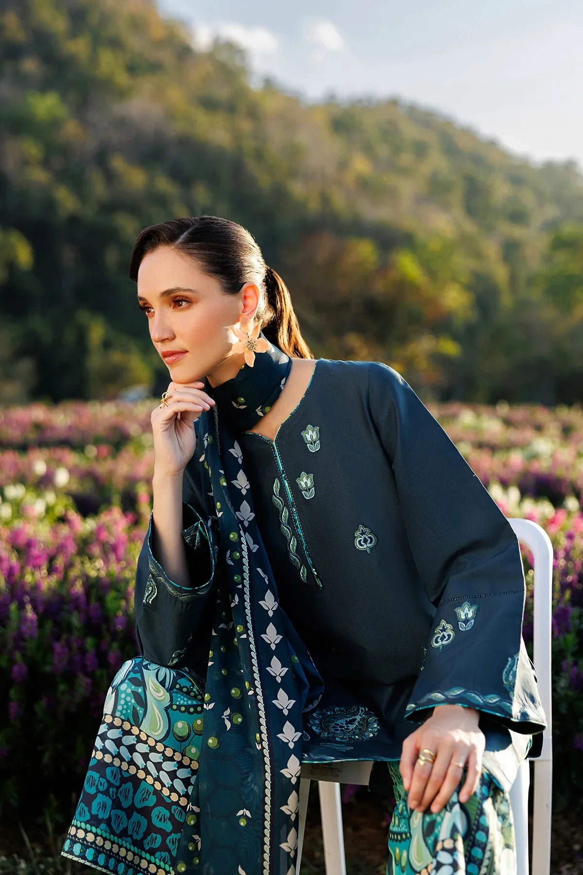 EMBROIDERED LAWN USE-9291