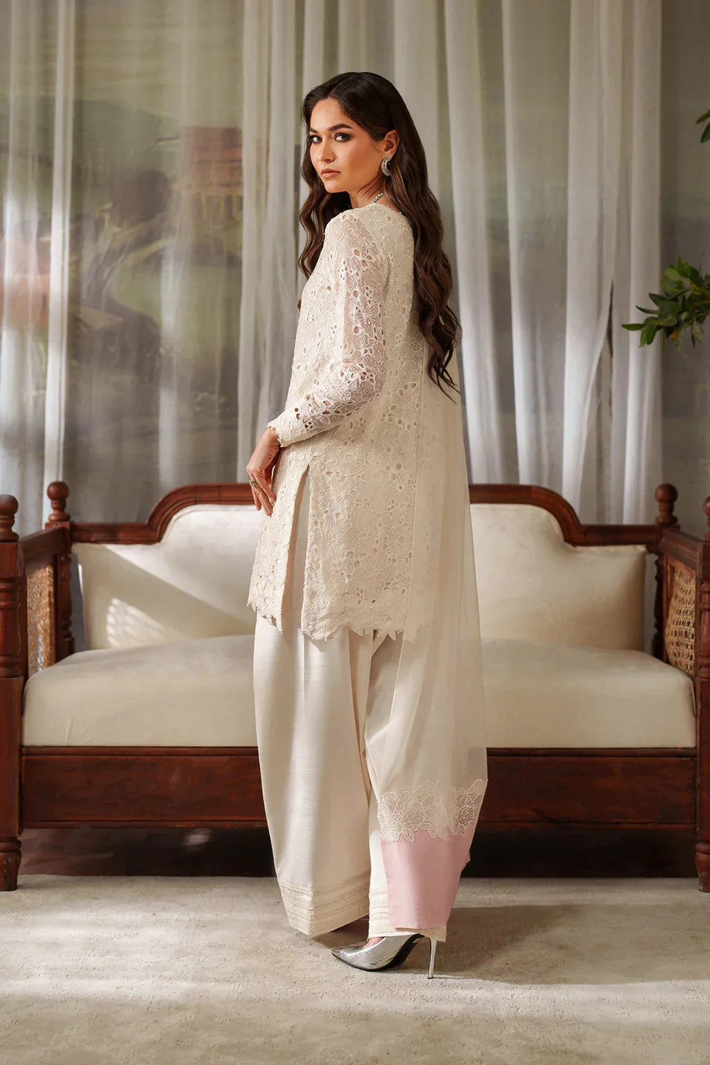 UE-532 EMBROIDERED CHIFFON