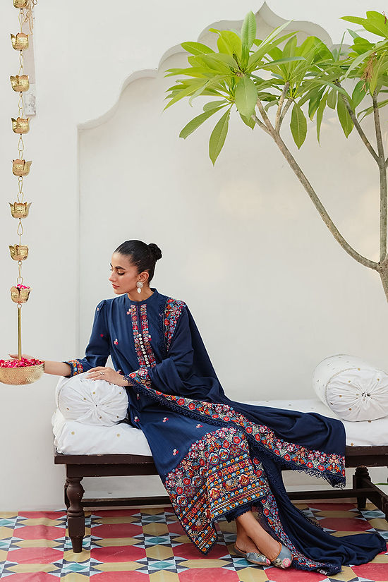 TWILIGHT GLARE-3PC KHADDAR EMBROIDERED SUIT