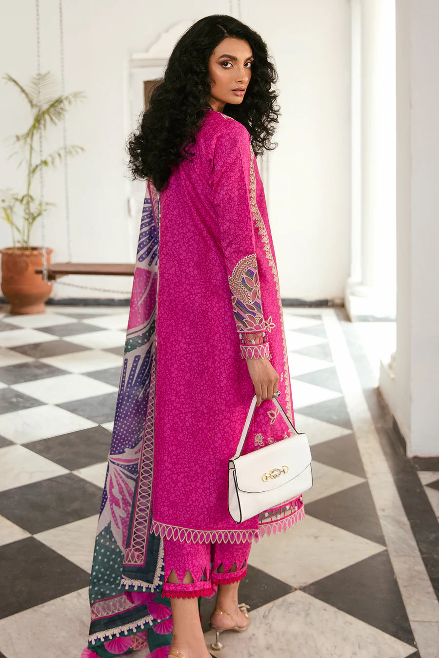 BRIGHT FUCHSIA