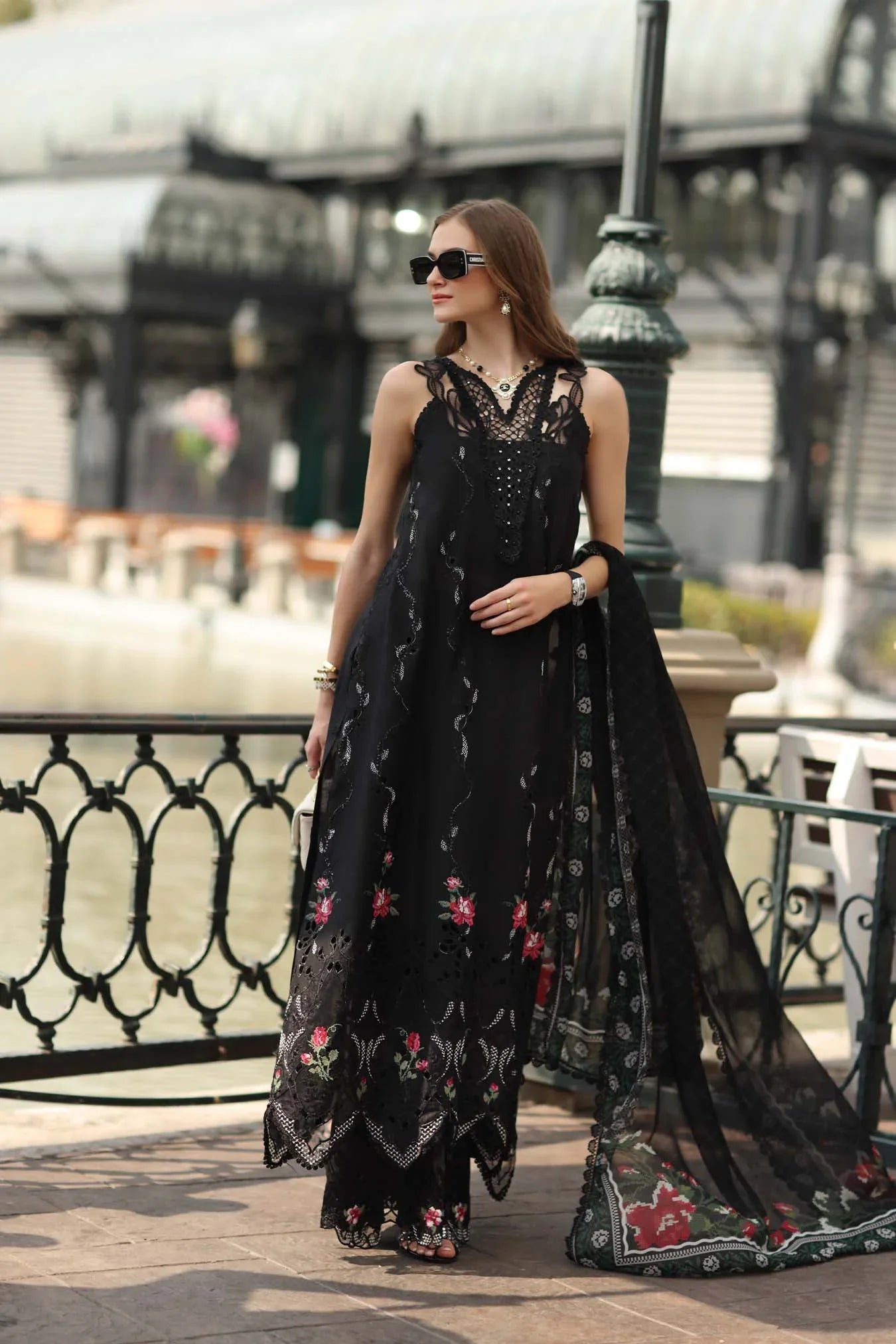 D5 -Cross stitch Black