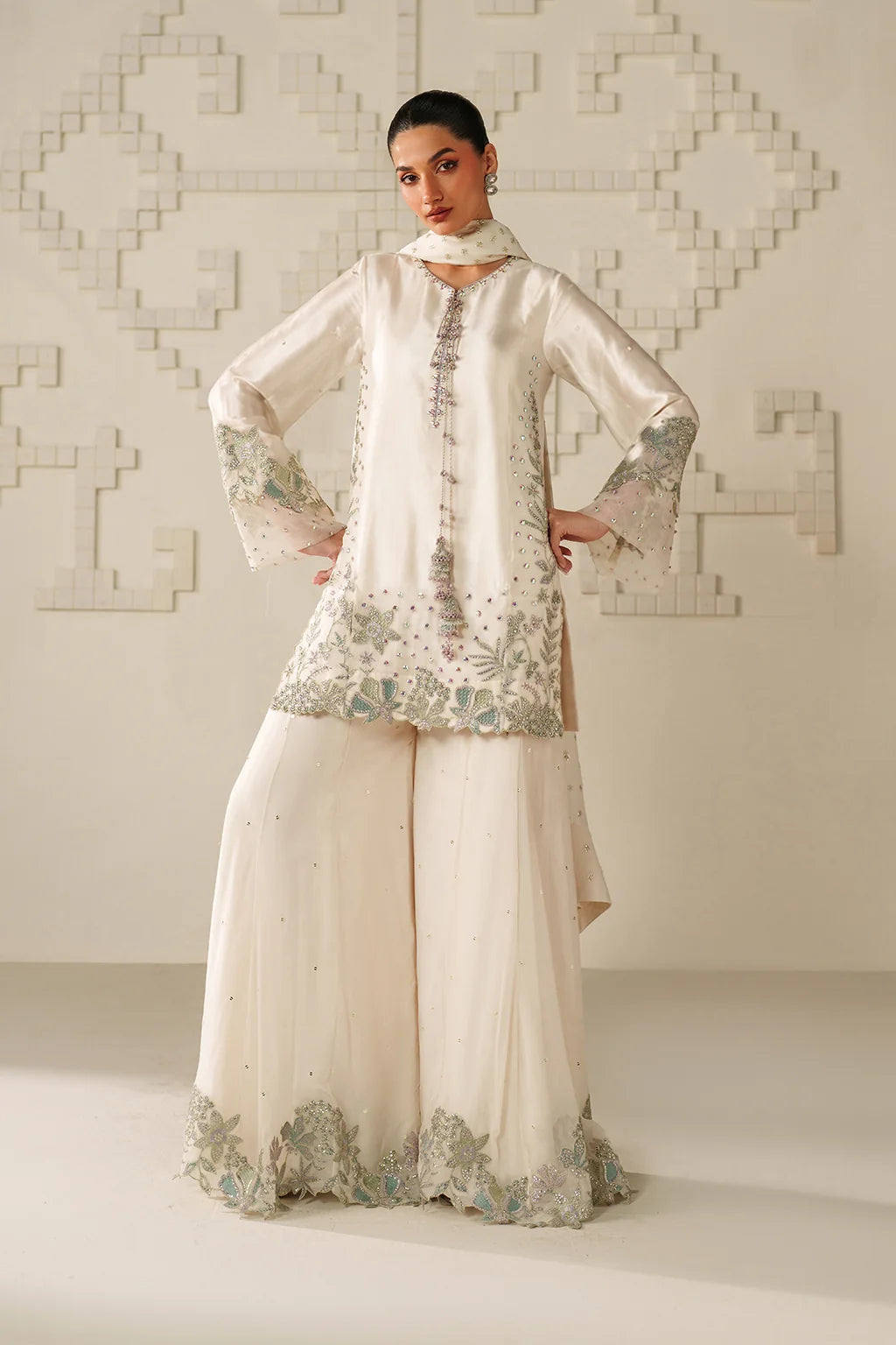 UE-620 Embroidered Ramen Silk