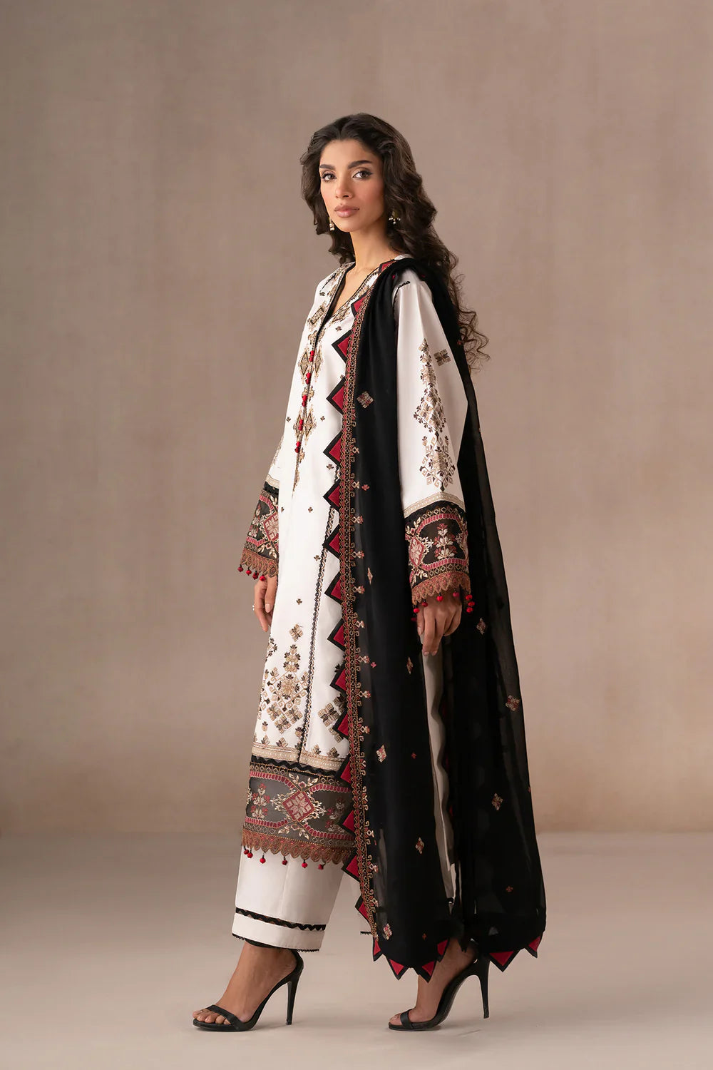 EMBROIDERED SUIT