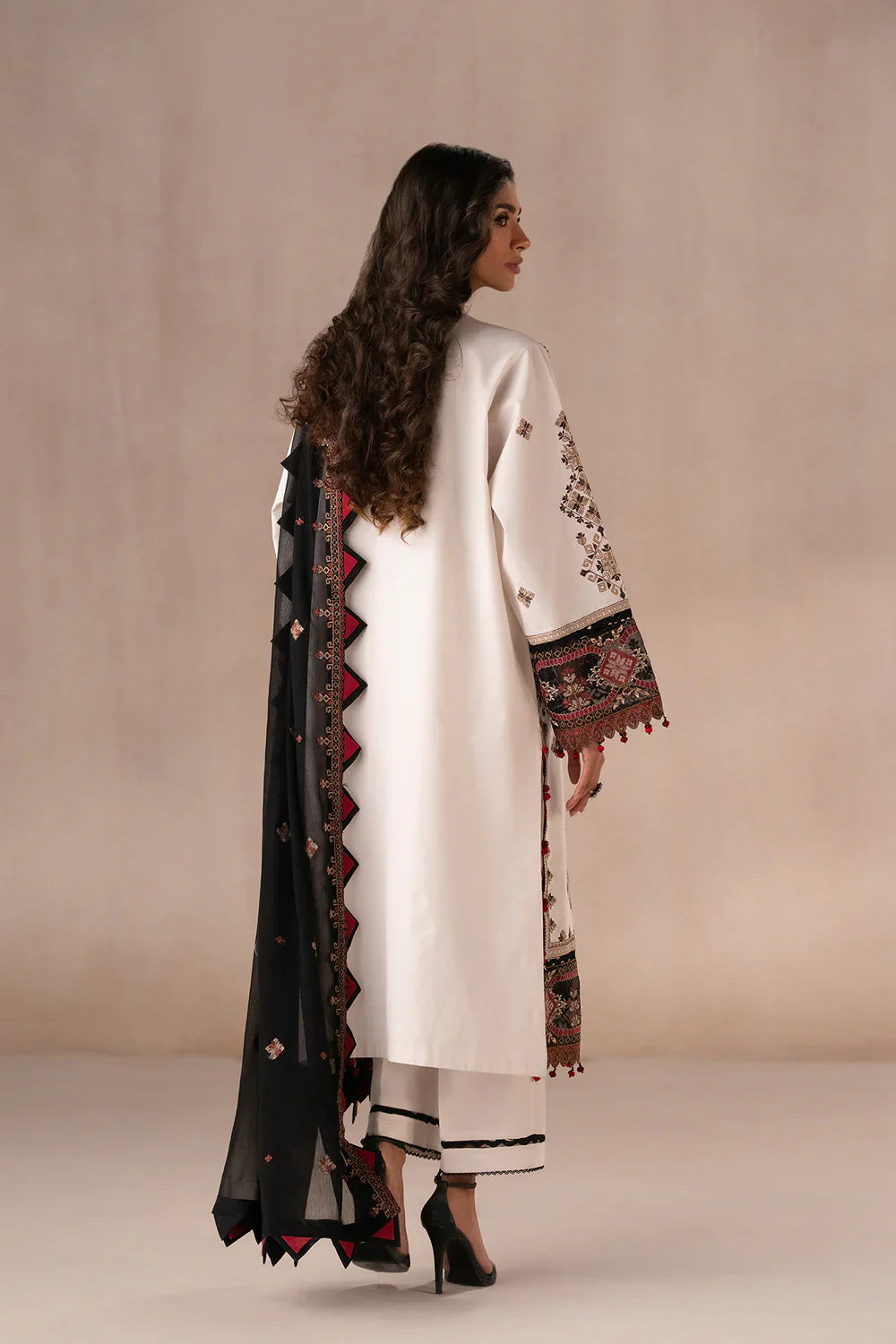EMBROIDERED SUIT