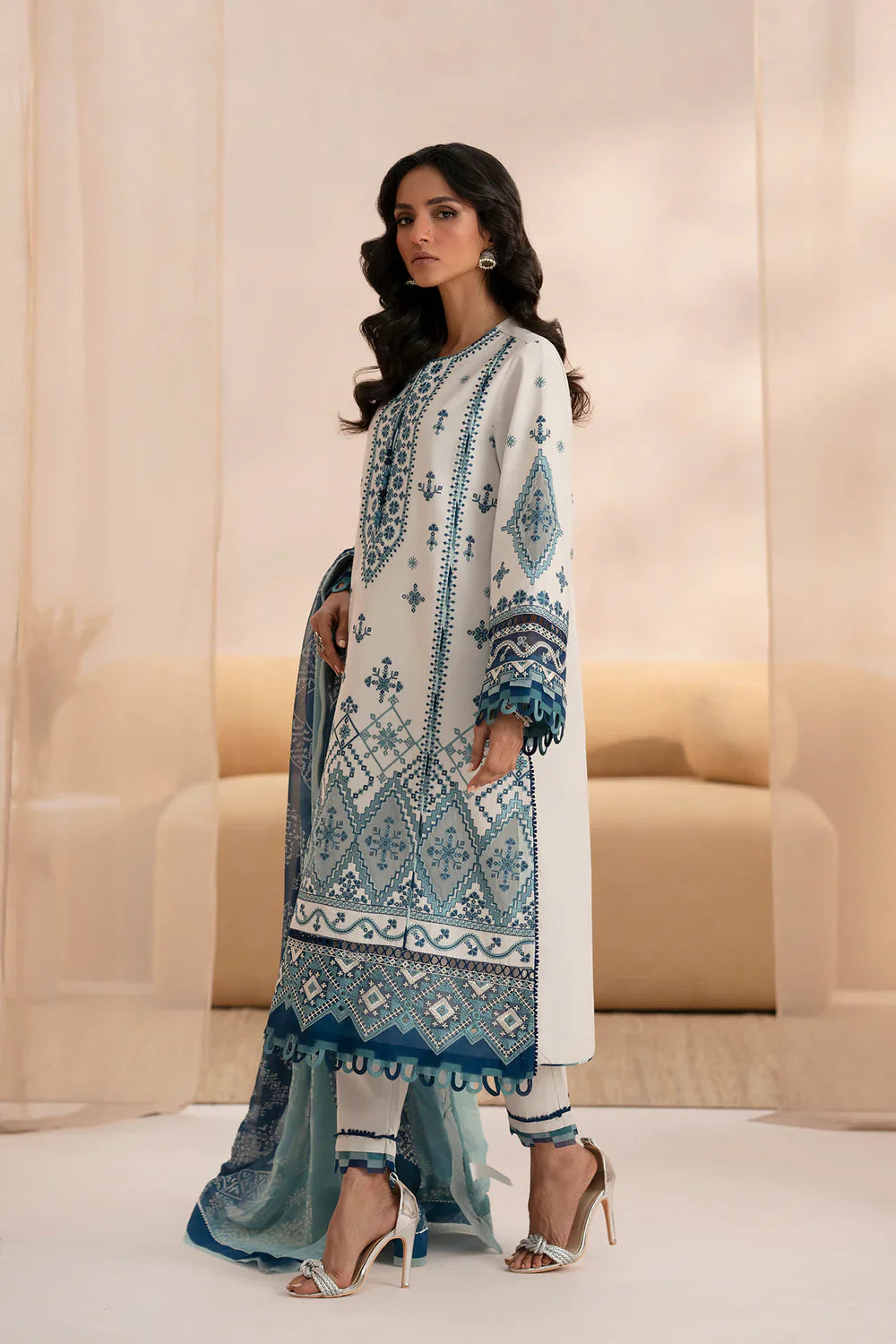 EMBROIDERED SUIT