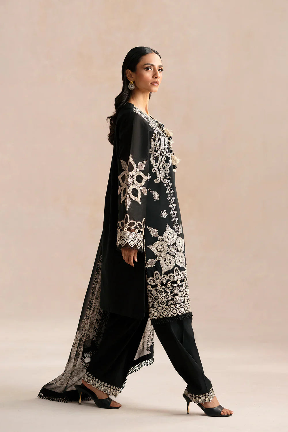 EMBROIDERED SUIT