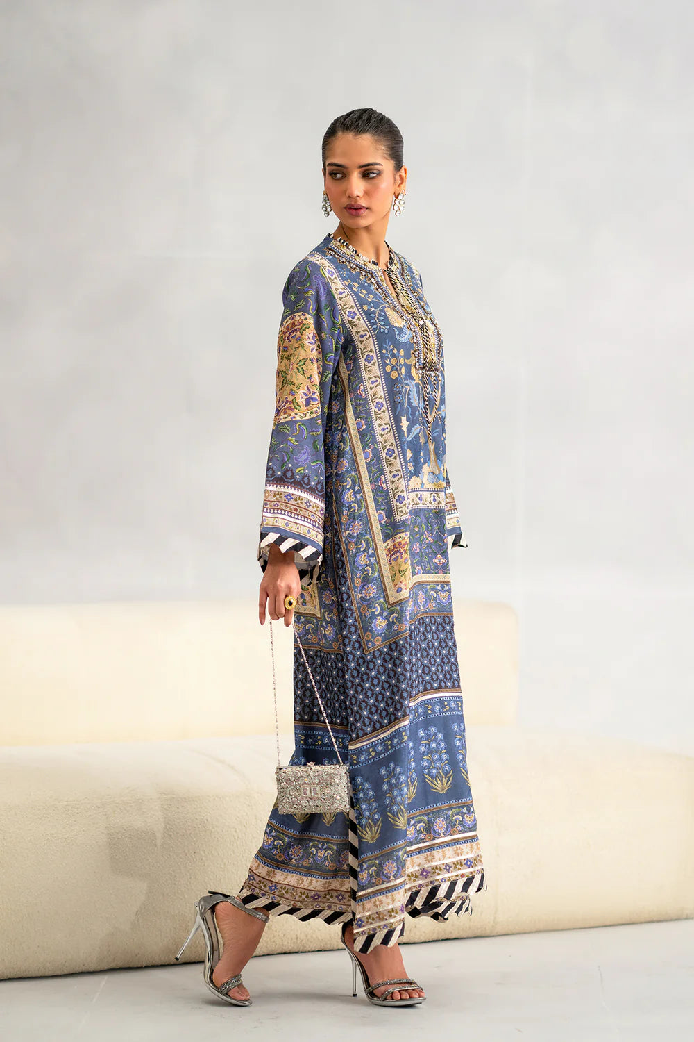 EMBROIDERED KAFTAN